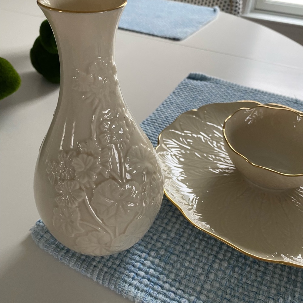 Lenox vase and dip serving platter. Excellent condition.
